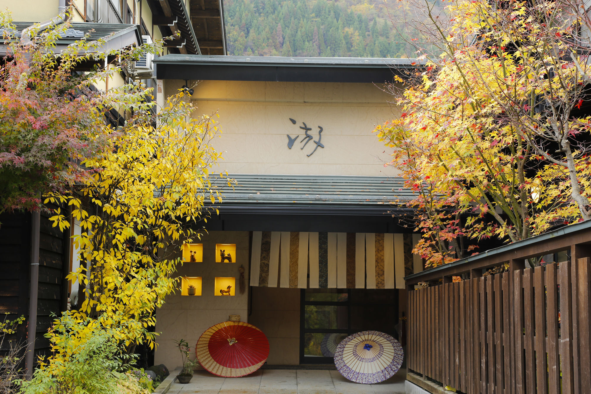 Ryokan Kutsuroginoya Yuu Takayama  Exterior photo